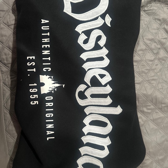2023 DISNEYLAND VINTAGE AUTHENTIC ORIGINAL ZIPPED BLACK HOODIE - Picture 2 of 2